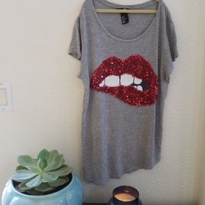 H&M lips top